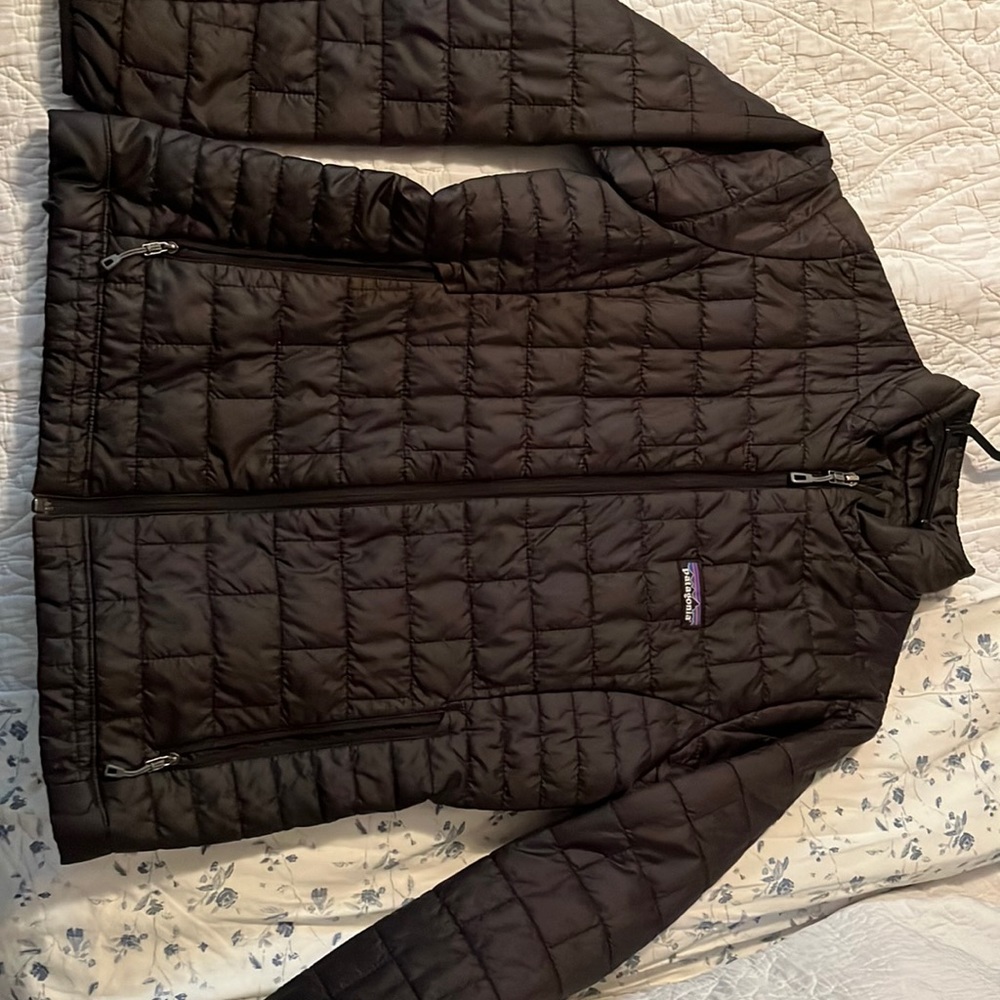Women’s Patagonia jacket.